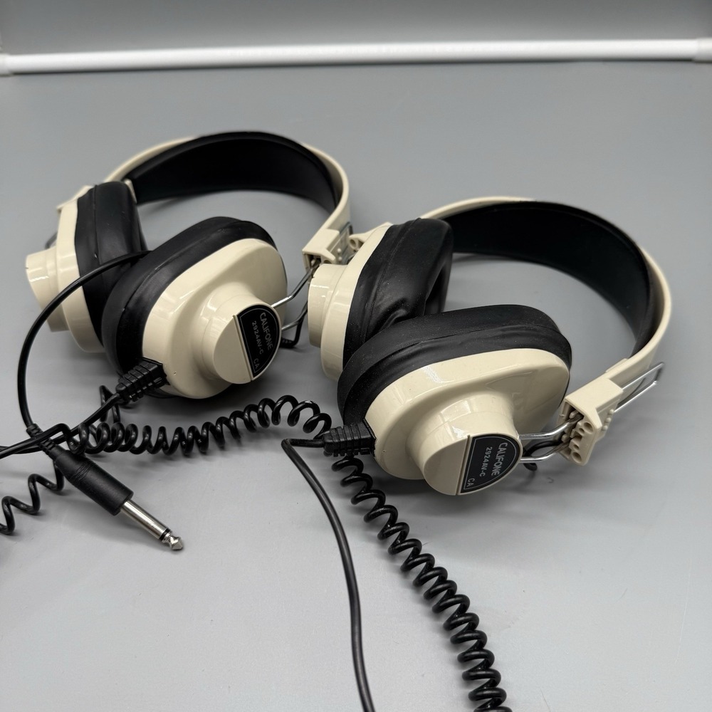 Califone 2924AV-C  3.5mm Deluxe Stereo Over-Ear Corder Headphones Lot Of 2